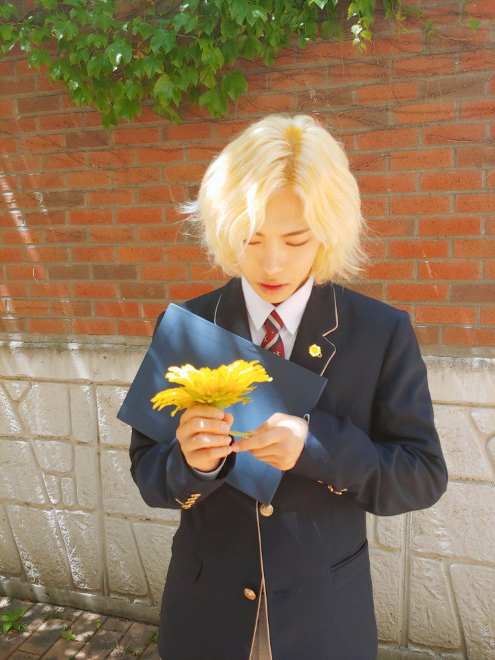 BRNEWKIDD's tweet photo. 29.05.2019 • #TWT #IG (@jflo_newkidd)

"[Newkidd #Hwi] Eu esqueci ontem então vou postar essas fotos hoje🌻💖"

#Newkidd #뉴키드 #Hwi #휘 #선플 #선플운동 #선한글 #Sunfull #구글코리아 #GoogleKorea https://t.co/nCwk5IRXWq
