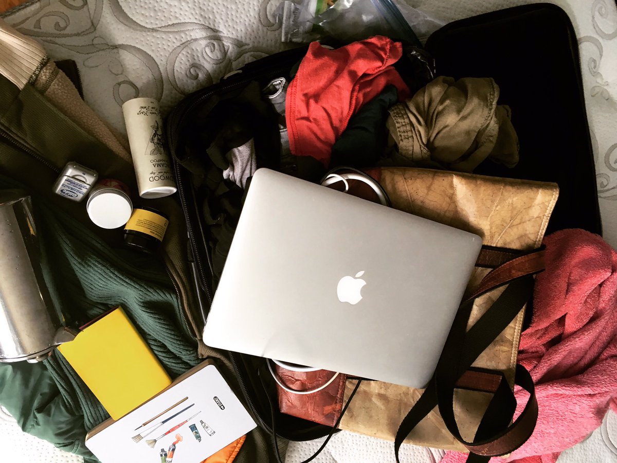 pixiepaperdoll7's tweet image. Look, I know the trendy thing these days is to be minimalist &amp;amp; pack as light as possible when traveling.. but I’m heading out for a 3 day work trip &amp;amp; I want to be comfortable AF. Forget the 1 outfit that is daywear, evening gown &amp;amp; bathing suit. I want it all. #PackAllTheThings