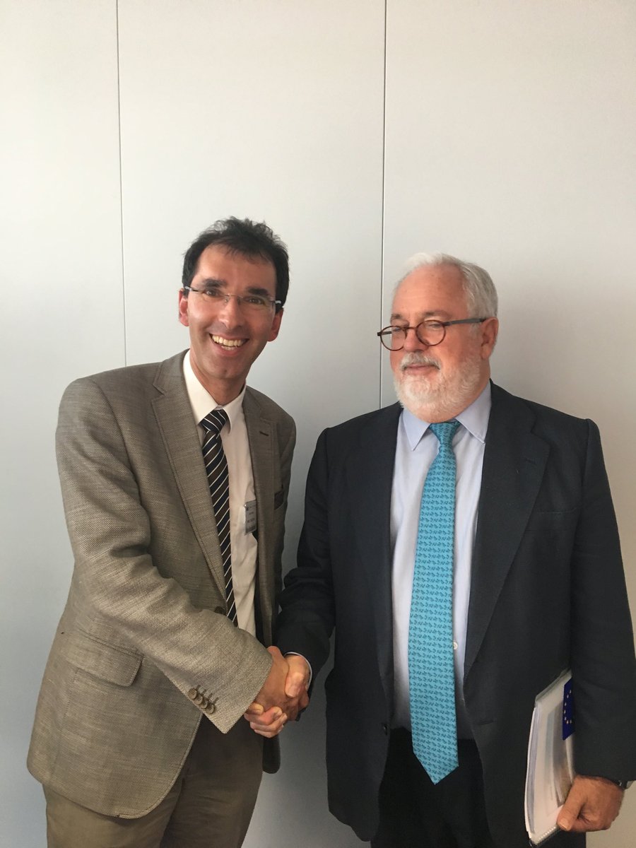 <a href="/EdoraFed/">EDORA</a> meets commissioner <a href="/MAC_europa/">Miguel Arias Cañete</a> in order to ask  higher targets of #renewableenergy within the Belgian NECP. <a href="/EU_Commission/">European Commission</a>  #Renewables4Climate
