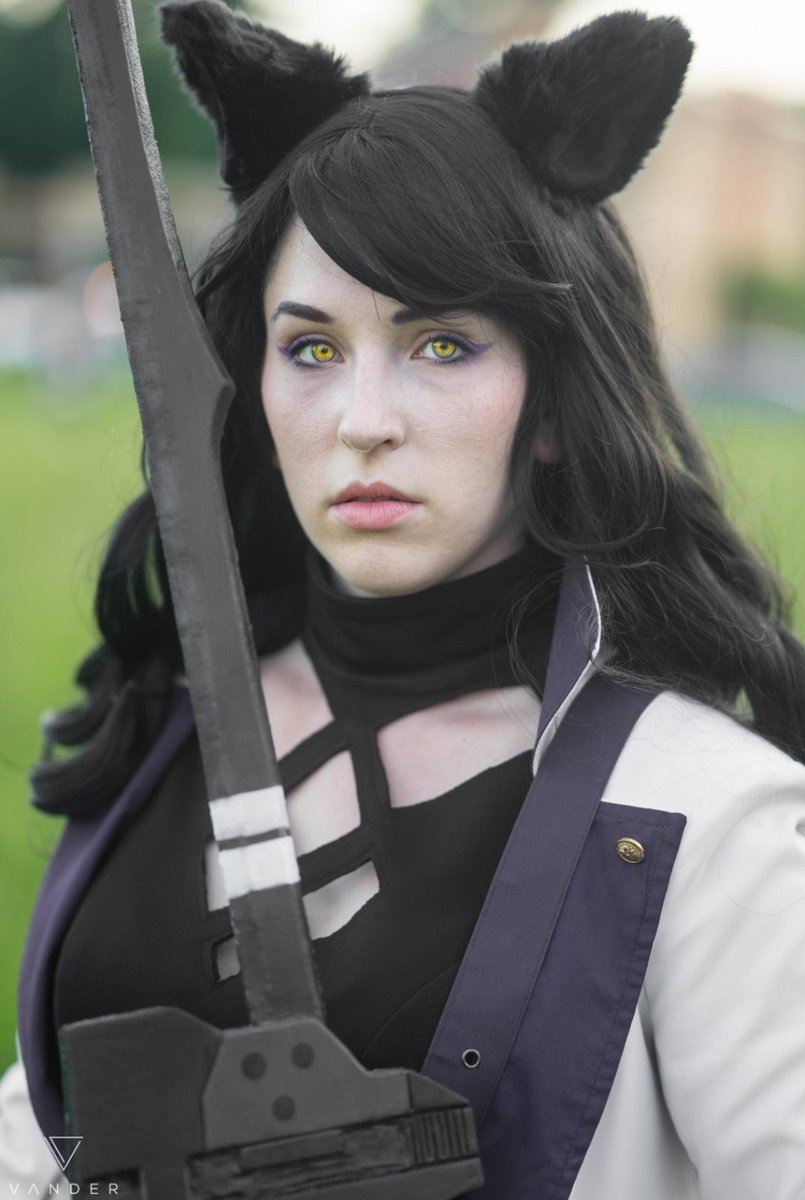 GarnetRoseCos's tweet photo. #LGBTcosplay day? 
Heck. Yes. 
Hi! I'm Mel, I'm Bi and I've been cosplaying for... 7ish years.
It's only been in the past year that I've come full circle and only cosplayed bisexual disasters like me  (except taako - taako is just a disaster.) https://t.co/gdwD0UPu8n