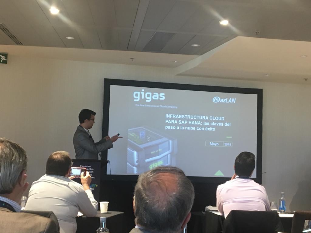 gigas's tweet image. ☁️🚀Hoy Ángel Zarramera de #Gigas en #ForoASLAN &quot;Grandes infraestructuras IT conectadas y entornos cloud&quot; durante su ponencia sobre &quot;Infraestructura #cloud para #SAPHana: las claves del paso a la nube con éxito.&quot;
