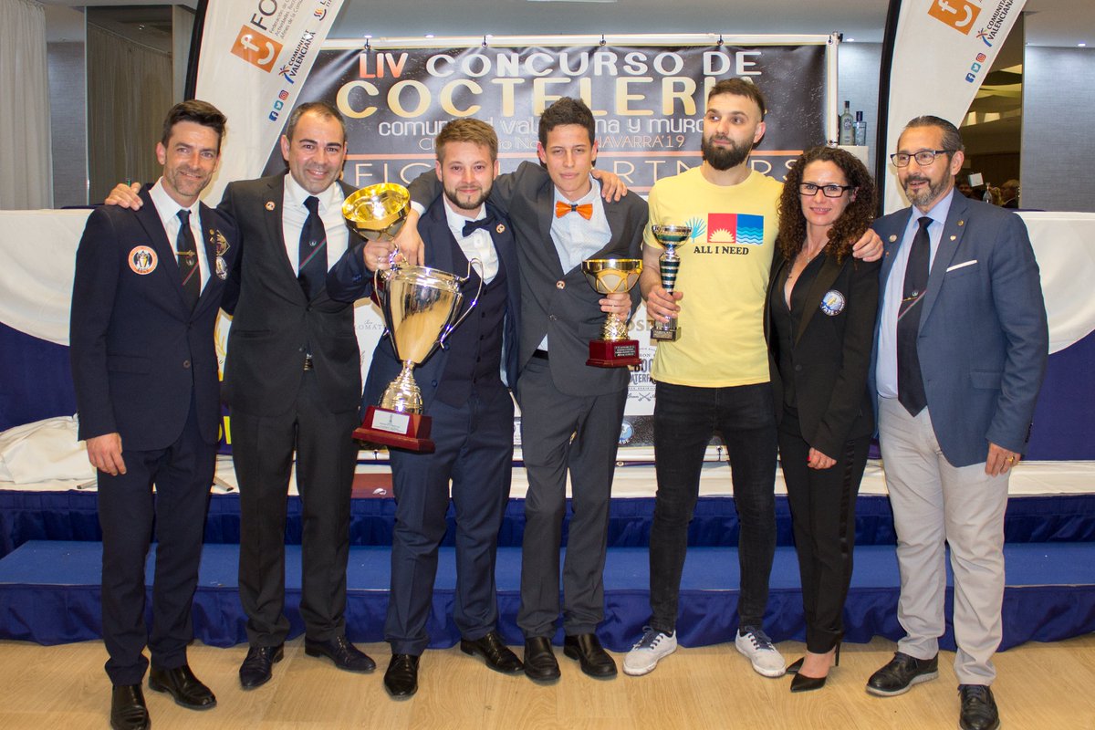 Y unas horas después y ya repuestos de tantas emociones os presentamos a nuestros campeones!!
Angel Tumbev Flair en la categoría de Flair
Antonio Miñarro en jóvenes barmans
Denis Chercosov en jefes de bar

#Enhorabuena #Gracias #54ConcursoDeCocteleriaCVyMurcia