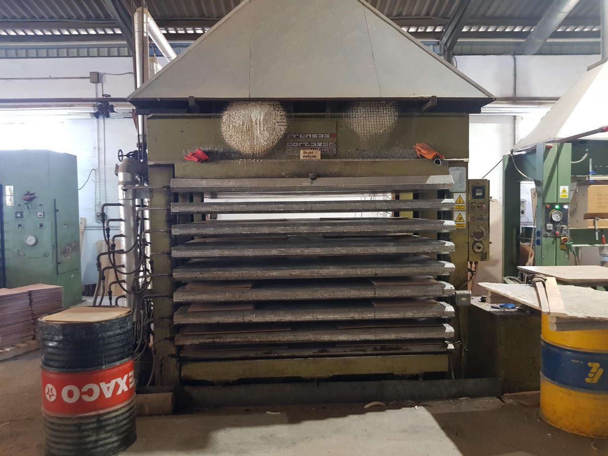 calmoterma's tweet photo. Prensa #CORTAZAR, 8 huecos, 9 pistones, diámetro pistones: 160 mm. Medidas platos: 2200 x 2200 mm. Diámetro pistones: 160 mm. El diagrama de presiones esta disponible bajo demanda. #MaquinariaMadera #MaquinariaIndustrial #Maquinaria #Prensa @calmoterma https://t.co/nmHtJ6noFN