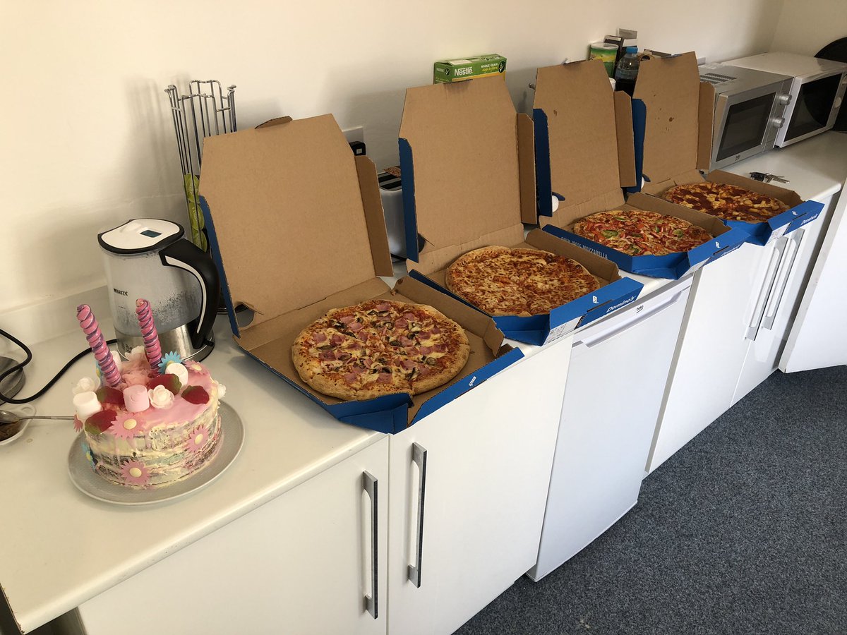 There’s a birthday in the building! 🙌🤤