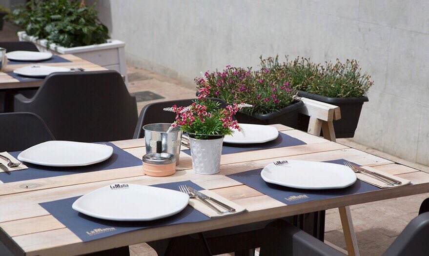 ASMMAGAZINE's tweet image. En #asm95 nos vamos de 'terraceo' con @LaMafia_rest. Descubre sus espacios más 🔝 en nuestra sección #foodie 👉 asmmgz.es/revista/

@LaMafiaGranada * @LaMafiaMalaga * #LaMafiaPalma