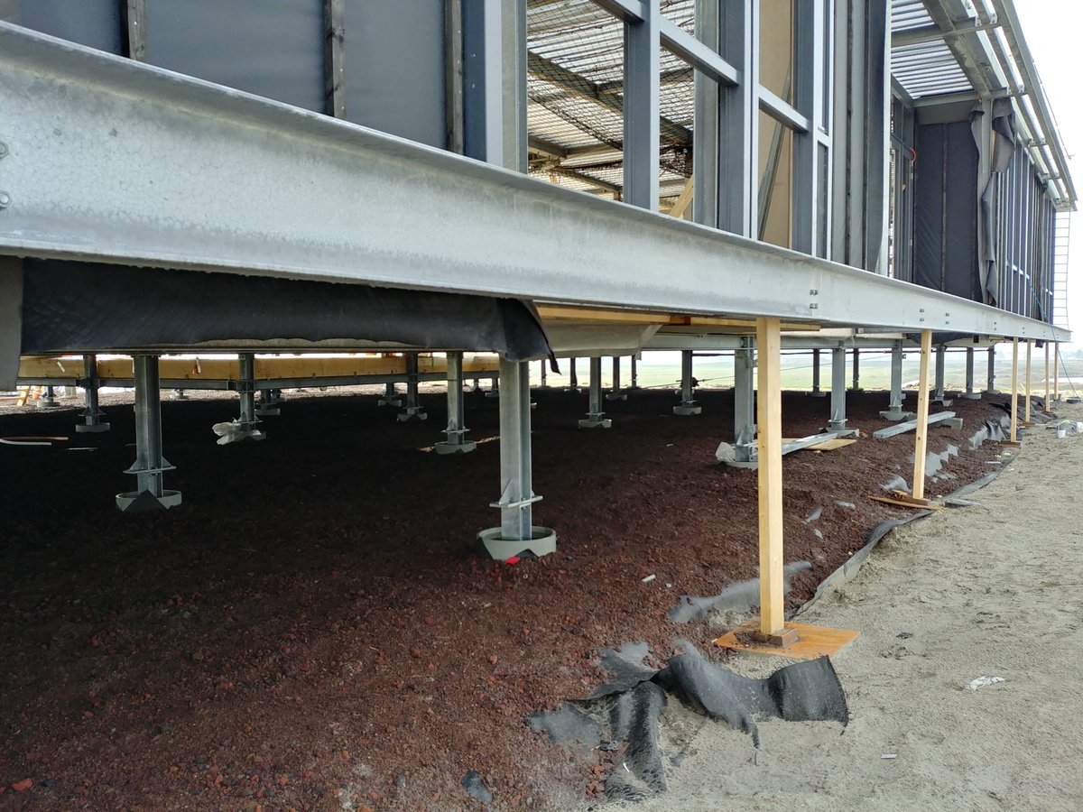 #Wistjedat het Energie Kenniscentrum lichtgebouwd wordt door <a href="/Frisobouwgroep/">Friso Bouwgroep</a> en op 108 stalen palen staat? Deze unieke #fundering is noodzakelijk om het bouwen op een oude vuilstort mogelijk te maken. Lees alles over het #EKL hier: bit.ly/Bouw_EKL