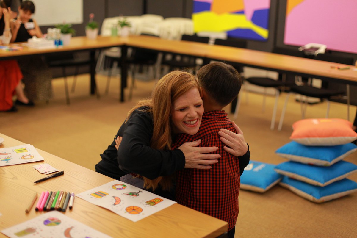 gogokidmoments's tweet photo. Who wants to hug with your students?❤️ #gogomeetup #gogokid #onlineeducation #eslteacher #esl https://t.co/Se3qCYo3yZ