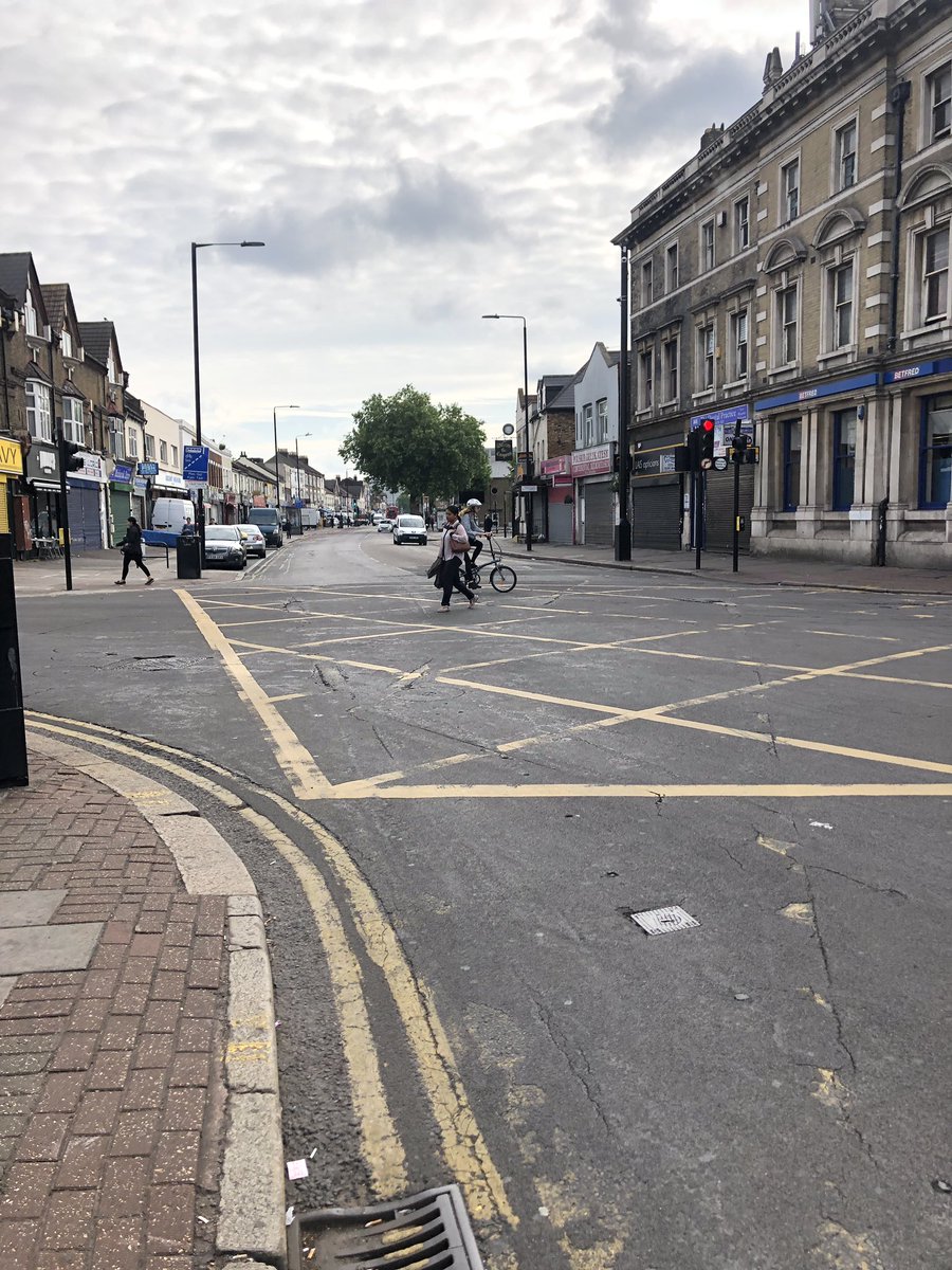 RatRunningSSSHM's tweet photo. Rush hour on Romford Rd, Manor Park this morning. Looking exceptionally peaceful compared to the queue of traffic at the end of Sherrard Rd this morning. Some people believe these arterial roads will be severely impacted if we closed off rat runs 🙈 #LiveableStreets #Newham https://t.co/1z642SQjof