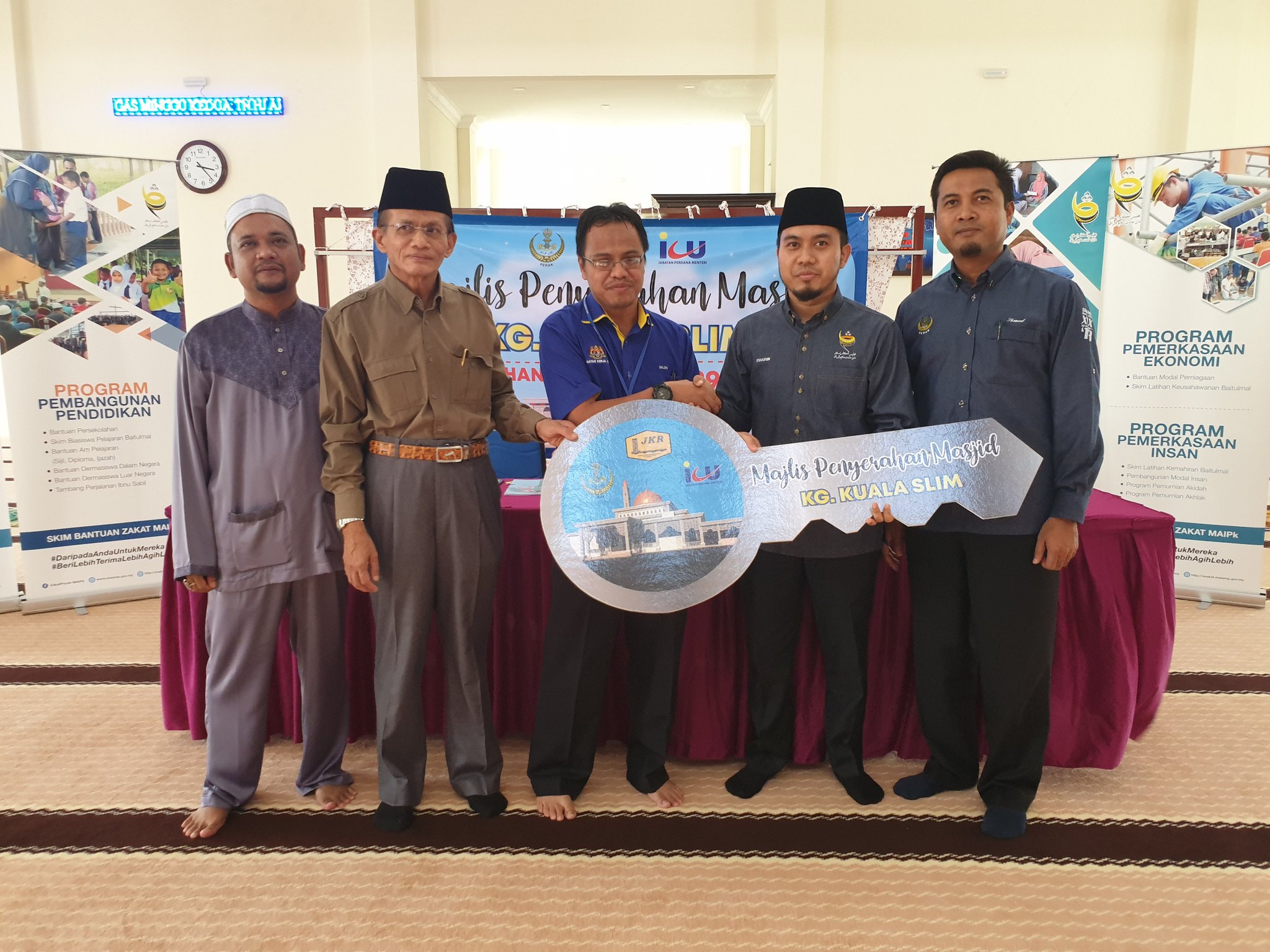 Jkr Muallim On Twitter Majlis Penyerahan Projek Menyiapkan Kerja Kerja Terbengkalai Masjid Kg Kuala Slim Telah Berlangsung Dengan Jayanya Pada Hari Ini 29 Mei 2019 Jam 3 00 Petang Bertempat Di Masjid Kg Kuala