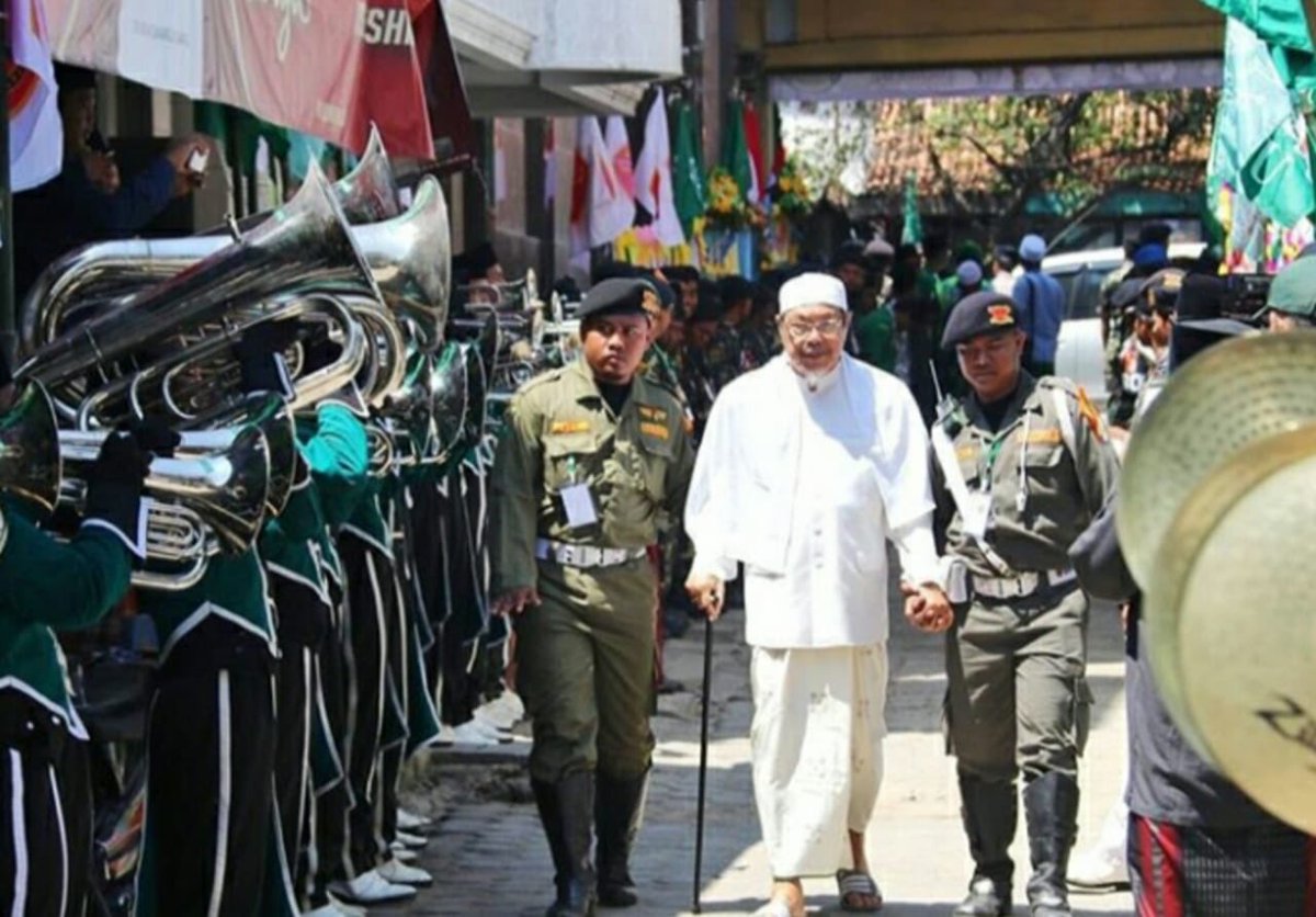 [DUKA]

Innalilahi wainna ilaihi roji'un. Telah wafat Prof Dr KH M Tolchah Hasan. Mohon dimaafkan segala kesalahan beliau dan mohon doanya. Saya bersaksi bahwa beliau orang yang sangat baik...yaa Allah..khusnul khatimah.. 
lahul fatihah..