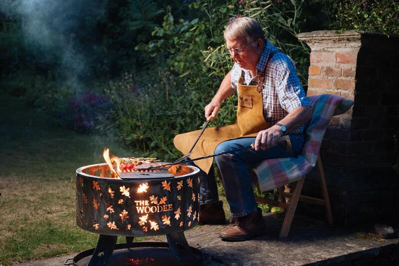 ChefCorneliusV's tweet photo. Love this photo!
A #FireFiend can be any age 🔥🔥 @TheWoodee
#OutdoorChef #OutdoorKitchen #FirePitCooking https://t.co/31ro9HOekb