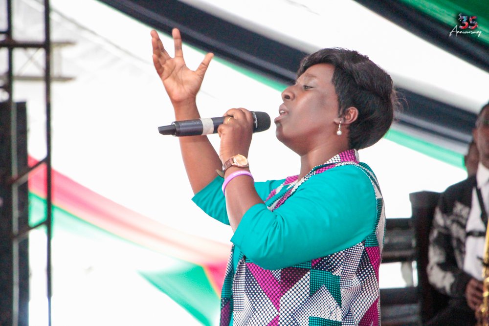 dcumoja's tweet photo. Kweli wewe wewe ni mungu
Kweli wewe wastahili
Umeketi juu sana, kwenye kiti cha enzi
Umejivika utukufu, wewe ni mungu.
It was amazing when Florence Mureithi  sang her hit song Wewe ni  Mungu.
#DCUmojaAt35
#IamDCIU https://t.co/49ZVhRqU8V
