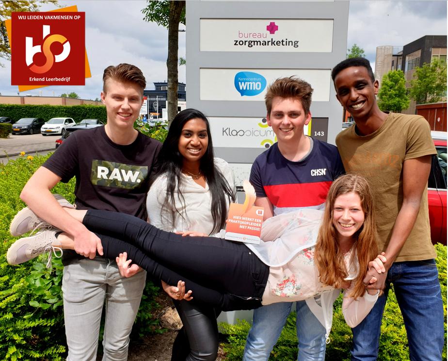 Kenniscentrum WMO is een erkend leerbedrijf. Elk jaar leiden wij meerdere stagiaires op. Afgelopen week hebben wij hier een Pluim voor gekregen vanuit de SBB. Hier zijn wij hartstikke blij mee en onze stagiaires natuurlijk ook! ;) #toekomstinhuis