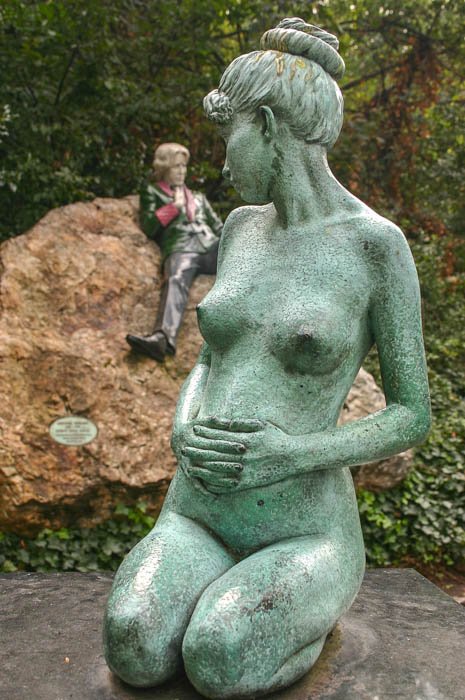  #Otd 1884: Marriage of  #OscarWilde & Constance Lloyd. : Oscar Wilde Memorial Sculpture. 3 statues in Merrion Square,  #Dublin. The naked lady represents Constance! Male torso represents Dionysus, Greek God of drama & wine. 1997, by Danny Osborne.  https://en.wikipedia.org/wiki/Oscar_Wilde_Memorial_Sculpture