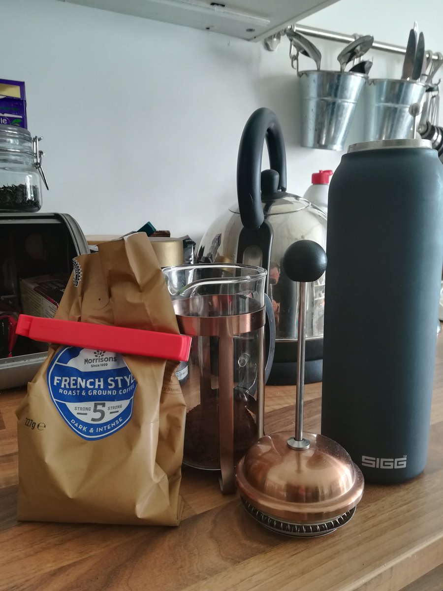 Save money and plastic/paper waste by making your own coffee for your trips #NoPlasticChallenge #noplasticwatse @WalksBritain @SIGGUK @PlasticOceans @PlasticPollutes no more trips to the coffee shop and no more £3 for a coffee @alanhinkes @recycle_now