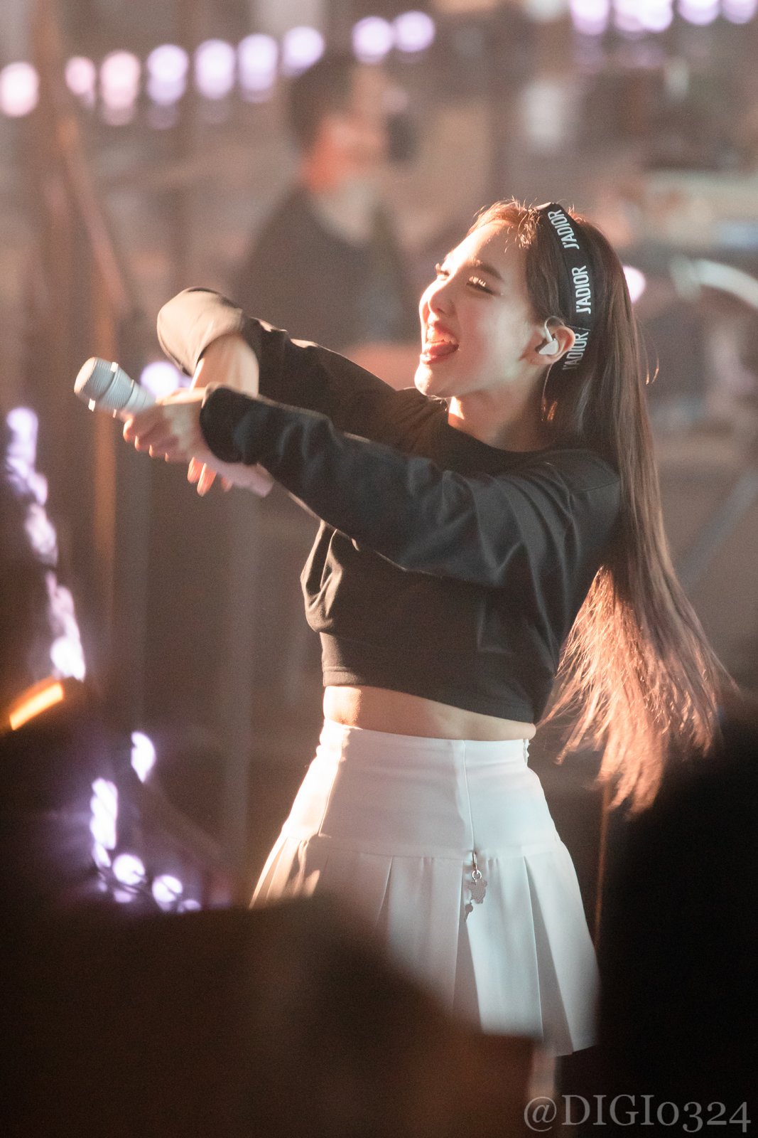 D7uLco4VsAAefZd.jpg:orig