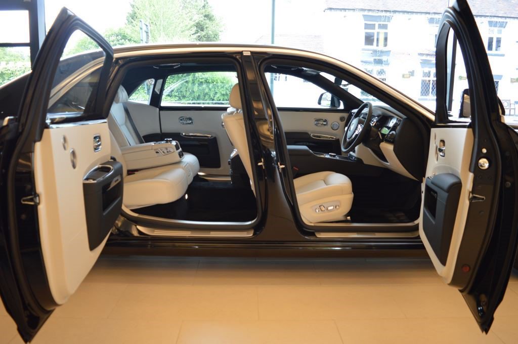 vipgroupwill's tweet photo. We recently sourced a very special car for one of our clients, the Rolls-Royce Ghost 👻. One very happy customer indeed! Head over to our Instagram page for more pictures! https://t.co/x10Co8QwcW
.
.
#rollsroyce #ghost #cardiff #vip #group #wales #penarth #motors #sport #luxury https://t.co/NHvoHQUrGA