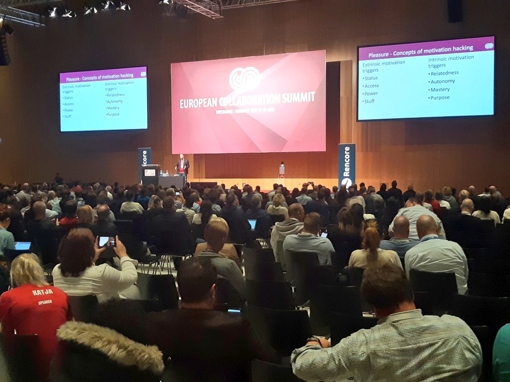 "Focus on motivating people to act".   <a href="/JussiMori/">Jussi Mori #MVP 🇫🇮🇨🇭</a> on stage at #CollabSummit #UserAdoption #Office365 #CommunityRocks #Microsoft