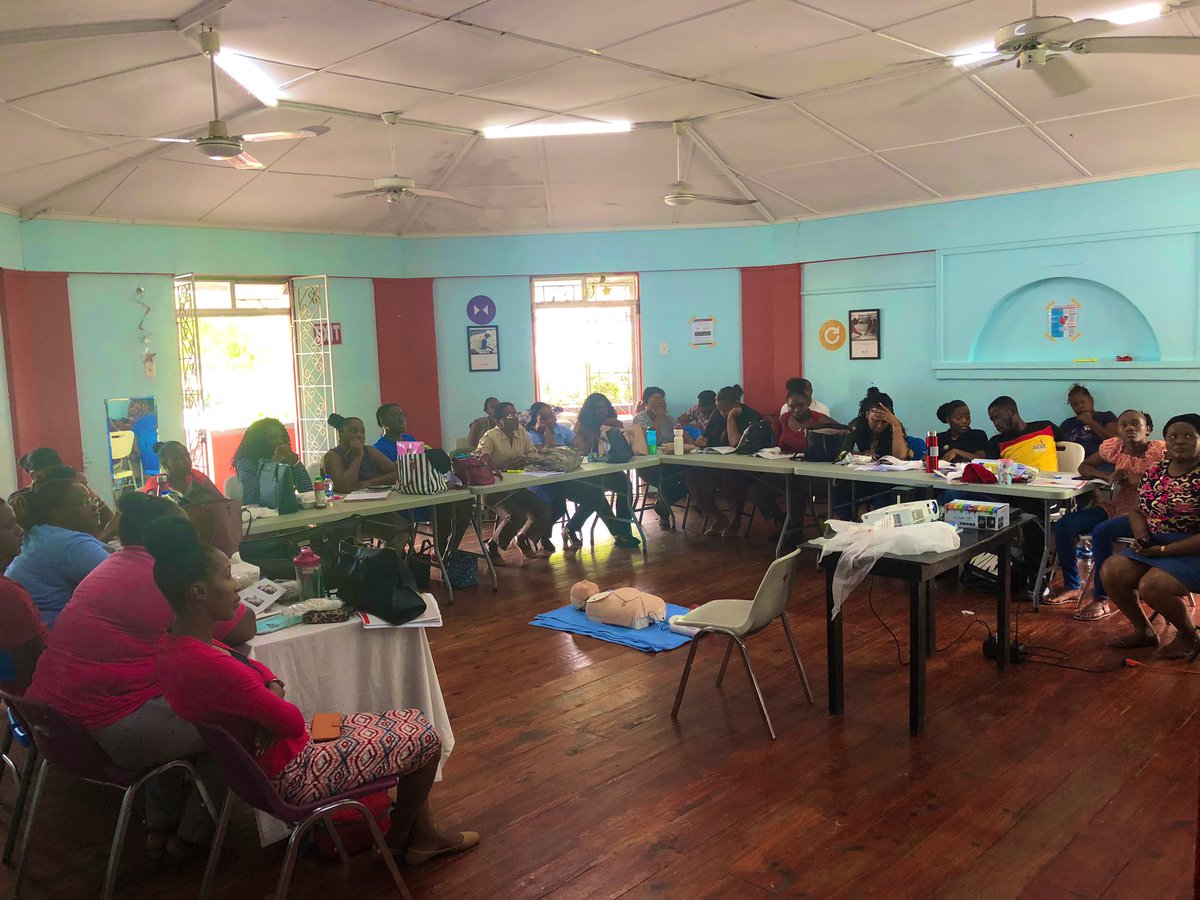 almita_jenkins's tweet image. @UNICEFECA @RedCrossAnu and #MoEST are ensuring schools in  #AntiguaandBarbuda have increased capacity to face any event, and trained  150 teachers and staff in #firstaid #ForEveryChild #safety #preparedness #safety #protection