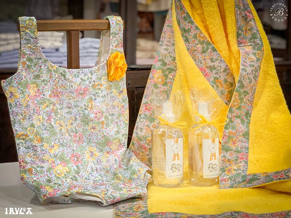 BenegasPerfumes's tweet photo. Preparando el #verano...
Me llevo mi traje de baño favorito de #Irulea...
Mi toalla...
Y mi colonia...
¡Que pases buen día!

#PerfumeríaBenegas #BenegasNiños #BenegasBaby #Fragrances #Children #BenegasChildren #MadeInDonostia #MadeInSanSebastian #Donostia #SanSebastián #Uda https://t.co/X8TSDug2S9