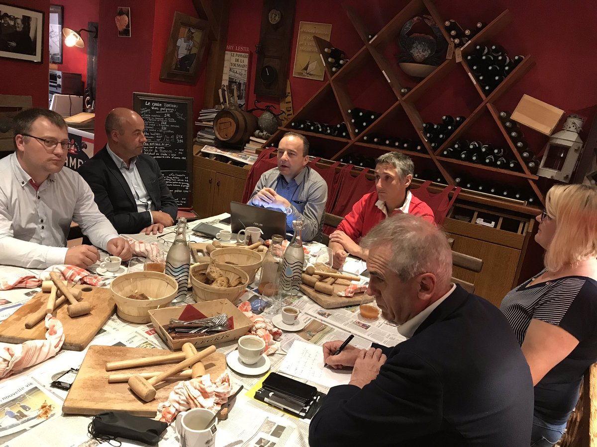 AliciaJacquier's tweet photo. Opération benchmarking avec nos amis les @agribretagne en présence des présidents JA 67 et 68 @JulienKoegler et @loingange #lagricultureelleassure #chambresdagriculture https://t.co/tOq18soGcE