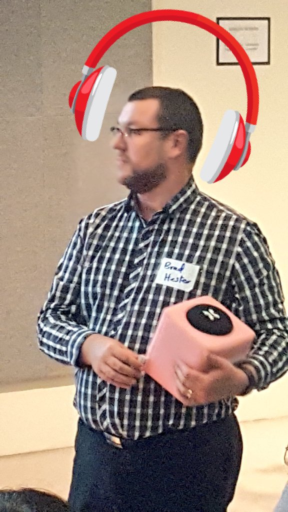 French_au's tweet photo. What's the secret message behid this Microphone / Companion Cube?
#DataShowdown https://t.co/EGr5cIX56t