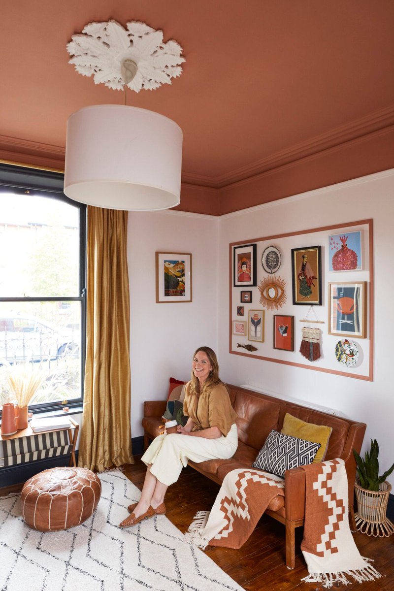 CrownPaintsIRL's tweet photo. Our second fabulous #BehindThePaint makeover was completed by self-confessed ‘teak geek’ Frieda Furlong, who transformed her front room into a ‘posh Mid-Century’ marvel. 

Head on over to House and Home to read more about Frieda’s process: https://t.co/055FrRhS0o https://t.co/7IUeFeloBE
