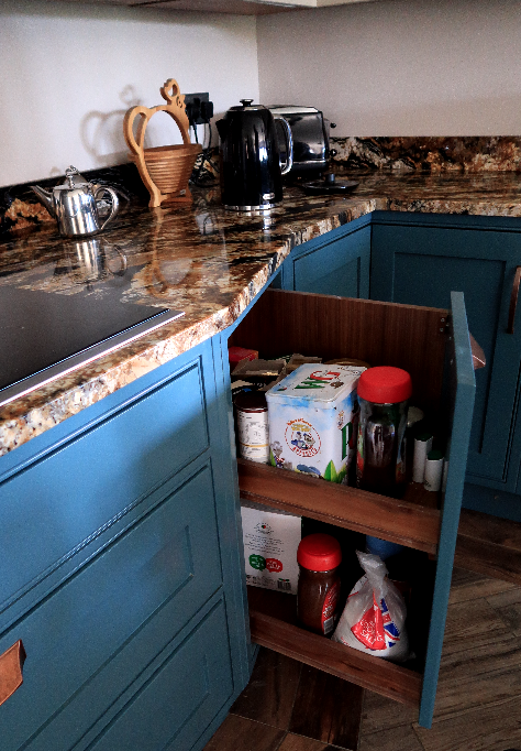 MarkABespokeInt's tweet photo. Are you making the most of the #kitchen #space you have?

Never overlook the storage of your kitchen. Our #bespoke #kitchens being different sizes from the standard, are still supported by Blums flexible options. https://t.co/Z0Lwgrg3jH