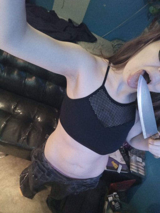 cute but psycho!! 🔪🎭🔪 https://t.co/bYqxuzWcmU