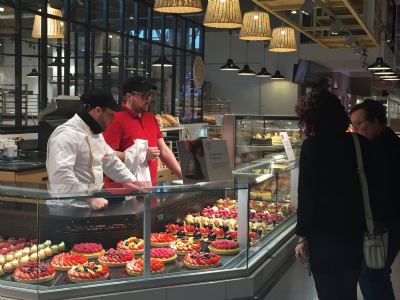 Emarketing_fr's tweet photo. Devenir un magasin de destination : C'est ce qu'ambitionne #Auchan #Retail, qui dévoile son #lifestore, un hypermarché disruptif, lancé au Luxembourg https://t.co/KeVKi6q44d https://t.co/b6hp0eyqtw