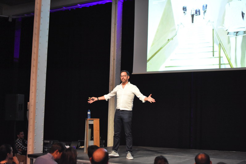 UPC_School's tweet photo. ¡No te pierdas las 📸 de la conferencia de ayer sobre #LightingDesign : “The Art of Light", a cargo de @paulnulty , fundador y #lightindesigner del estudio Nulty.
👉https://t.co/lKzbSuLCUp
#OpenTalentUPC #architecture @iGuzziniIBERICA #erco #Lighting #Conferencias https://t.co/y5H0e2C8dz