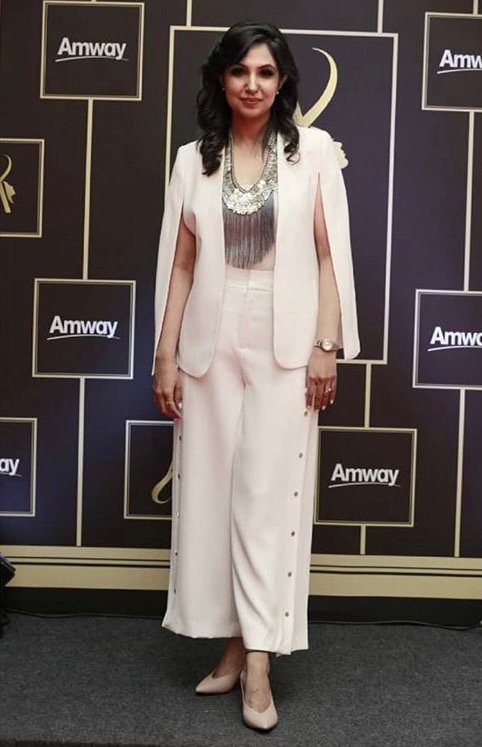 Imagicians_JA's tweet photo. Power Dressing!
Color White: Psychologically stands for Perfection and Independence 
Threw in a Silver statement neck piece which added a touch of glamour and illumination.
Blazer Jacket, Heels and Shoulder Pads added gravitas to be on stage and establish Presence!

#imagicians https://t.co/DgIzf0hSXc
