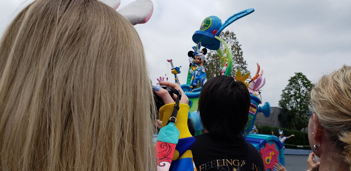 ディズニーで他の人が持っているのを見て欲しくなったらしく、一眼レフを買ってあげたら大活躍してご満足のようでしたw

求められてポンッと買ってあげられるようになれたのも幸せです(*´ω｀*)