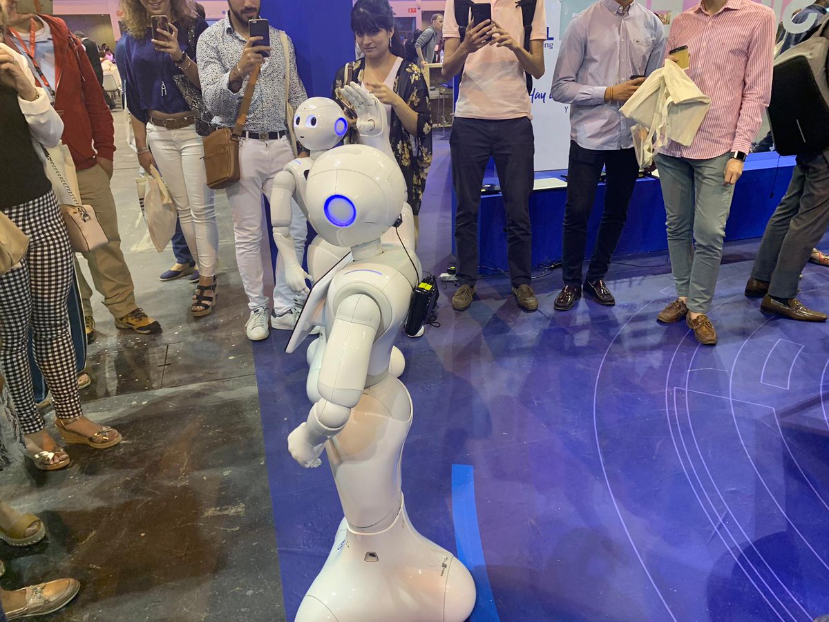 ESIC_University's tweet photo. Para los que todavía no conocen #ESICtech y a todos los que forman parte de este espacio de #ESIC Pozuelo, ¡estáis de suerte! Porque se han venido los robots también a @ifema ¡Ven a conocerlos! #HEMESIC https://t.co/KoYMznJRIB