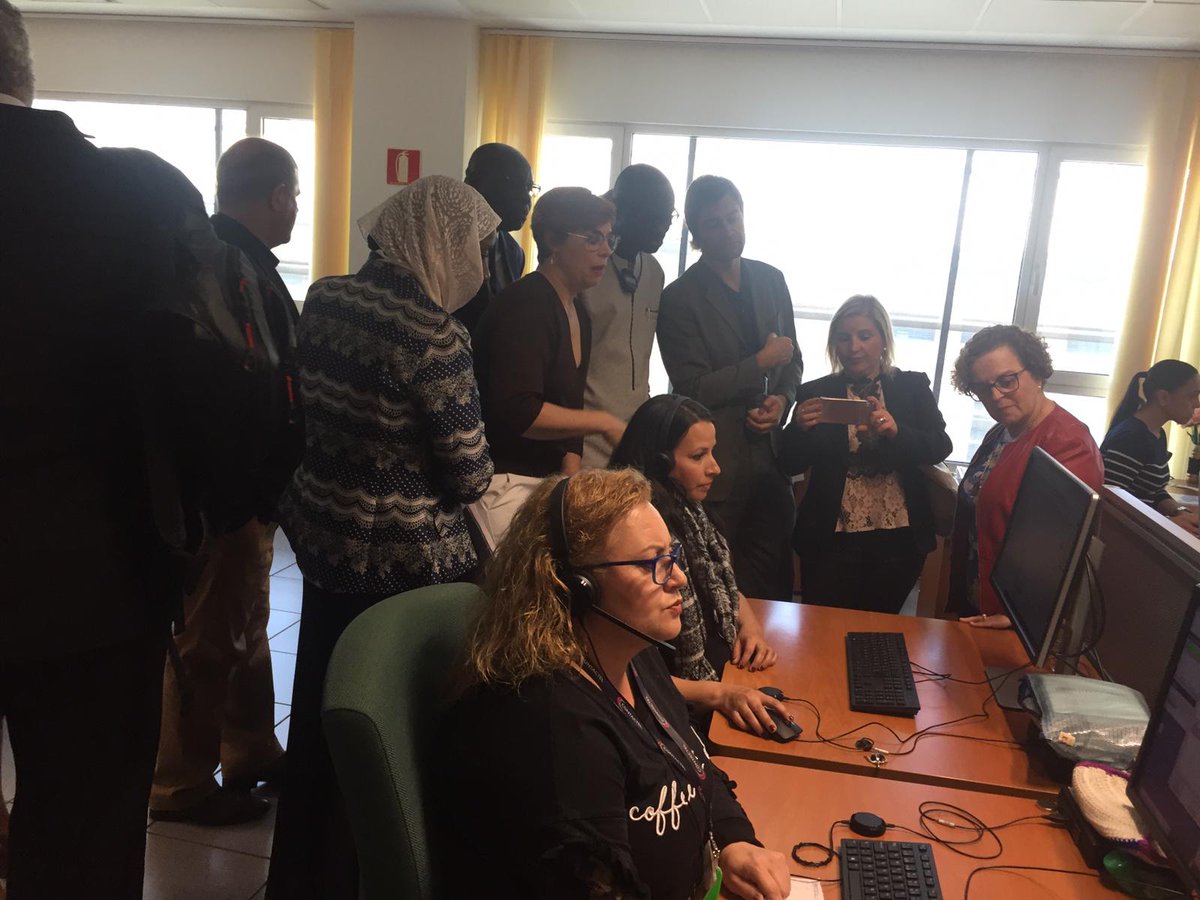 dgmcs_gobcan's tweet photo. Entre el 22 y el 23 de abril de 2019 se desarrolló en S C de Tenerife la VI MIC del proyecto #SIMPLIMAC La misma comenzó el día 22 con una visita institucional a las Oficina de Atención a la Ciudadanía, a @012Gobcan , y a CiberCentro #EMGA @CPJI_Gobcan @INTERREGMAC https://t.co/5SR0q3JuUE