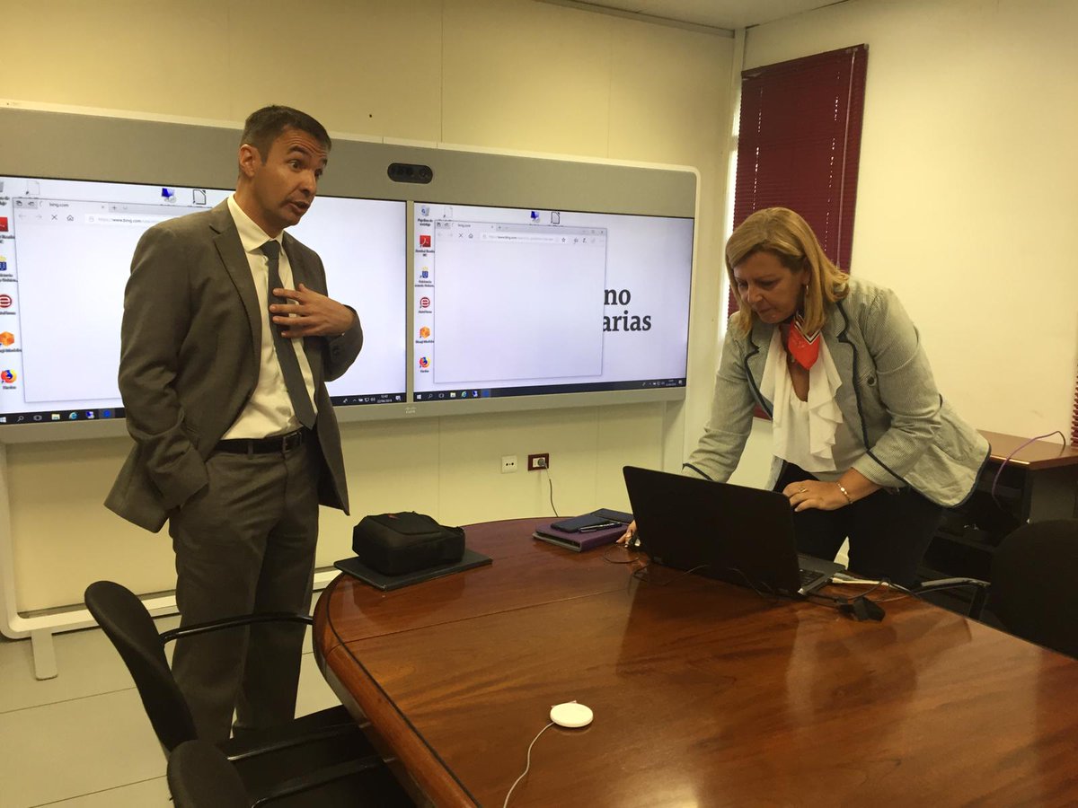 dgmcs_gobcan's tweet photo. Entre el 22 y el 23 de abril de 2019 se desarrolló en S C de Tenerife la VI MIC del proyecto #SIMPLIMAC La misma comenzó el día 22 con una visita institucional a las Oficina de Atención a la Ciudadanía, a @012Gobcan , y a CiberCentro #EMGA @CPJI_Gobcan @INTERREGMAC https://t.co/5SR0q3JuUE