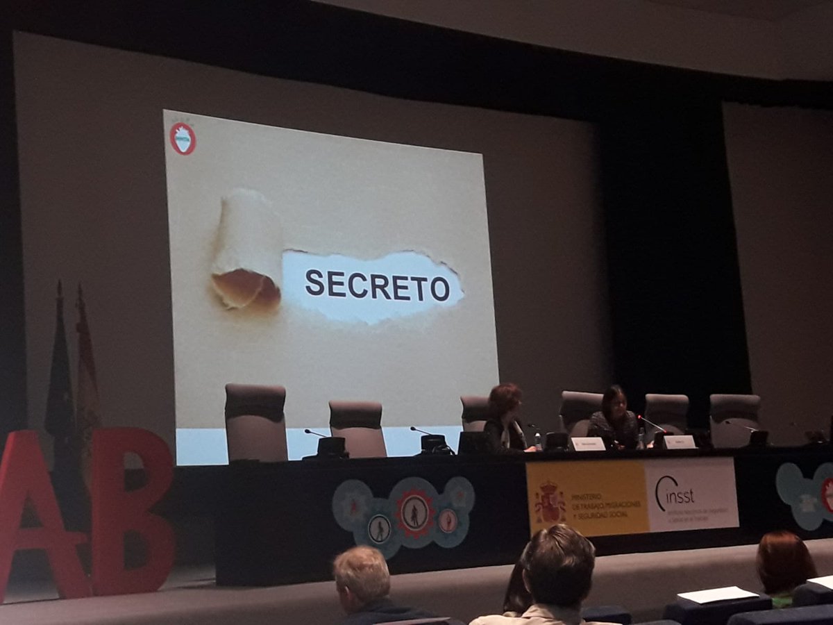 AgoraBienestar's tweet photo. Tras un almuerzo #saludable de la mano de @anmamacatering, @Calidad_Pascual y @ElPozoAlimenta. 🍎🥛volvemos con la sesión Liderazgo y Comunicación con Silvia Oreransky (especialista en Cambio Cultura) y Beatriz Gil (I+3 Consultores) https://t.co/Y2Vo7qnDX9