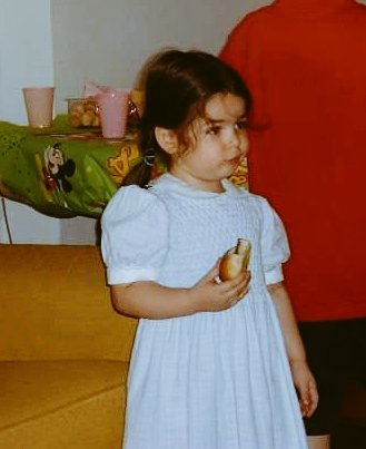 Ludokvm's tweet photo. Io che affronto gli esami, guardandoli da lontano con del cibo in mano https://t.co/YuBhCHY1tb