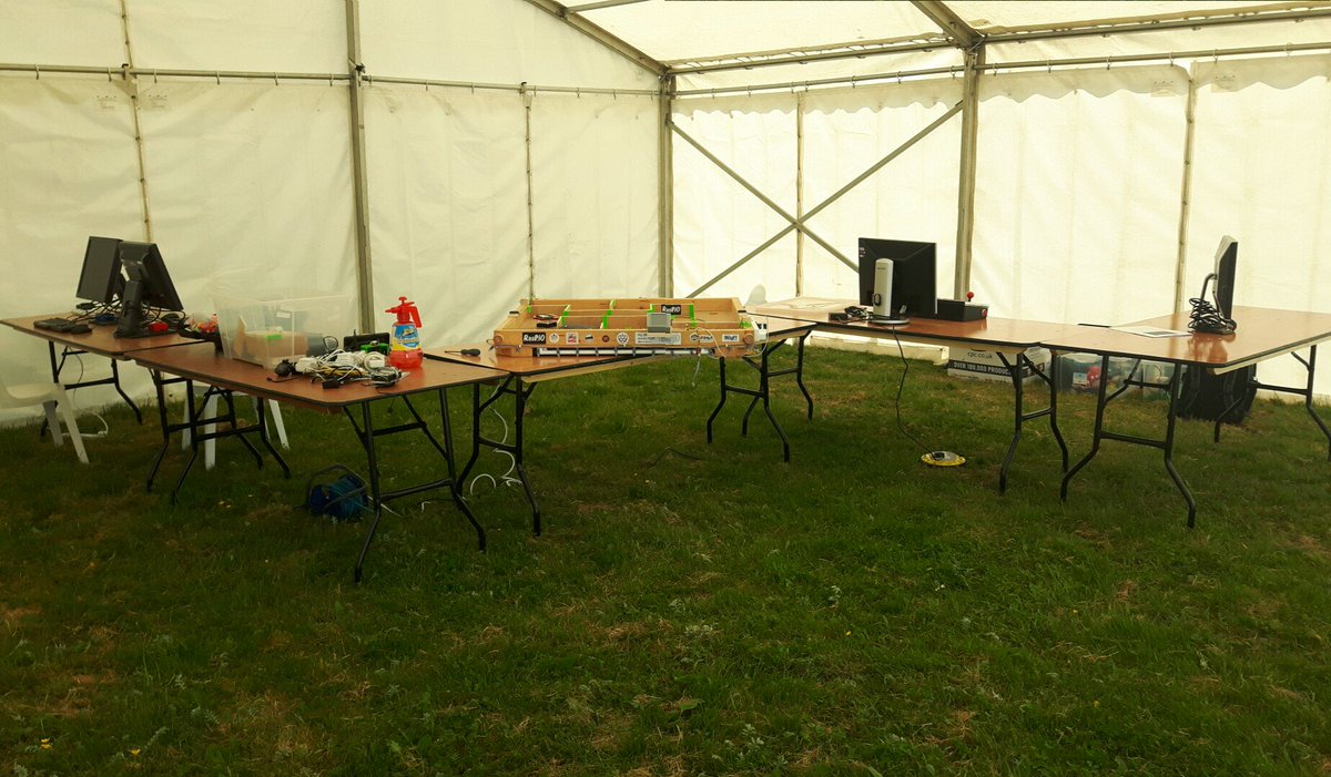 AstroDesignsLtd's tweet image. We made lots of smiles, introduced new people to Raspberry Pi, Convinced a teacher to fill his classroom with Pi instead of Arduino and sacrificed many balloons to the maker gods in #MicroPiNoon at the #LechladeFest. See the media page at @CotswoldJam for pics...