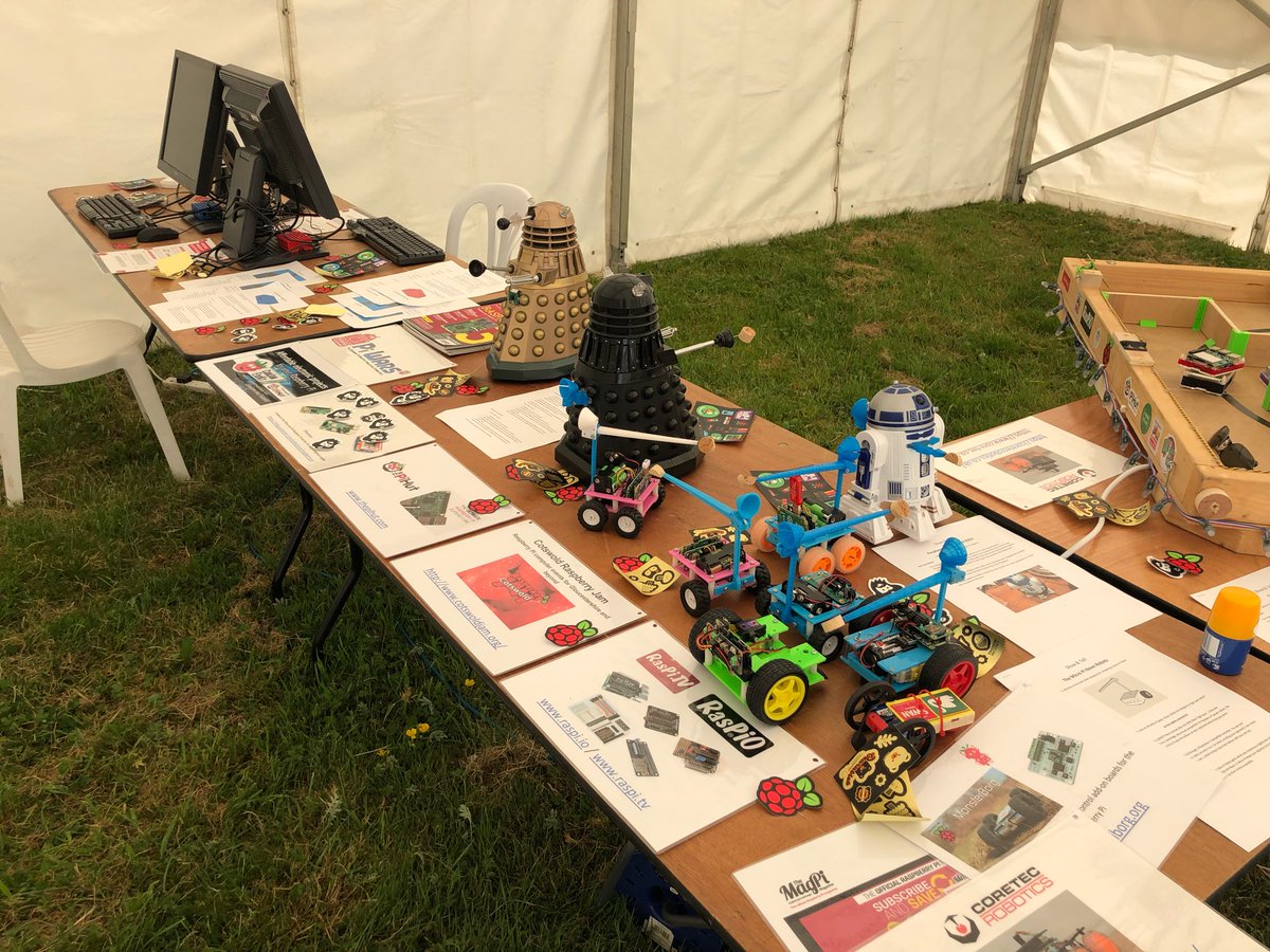 AstroDesignsLtd's tweet image. We made lots of smiles, introduced new people to Raspberry Pi, Convinced a teacher to fill his classroom with Pi instead of Arduino and sacrificed many balloons to the maker gods in #MicroPiNoon at the #LechladeFest. See the media page at @CotswoldJam for pics...