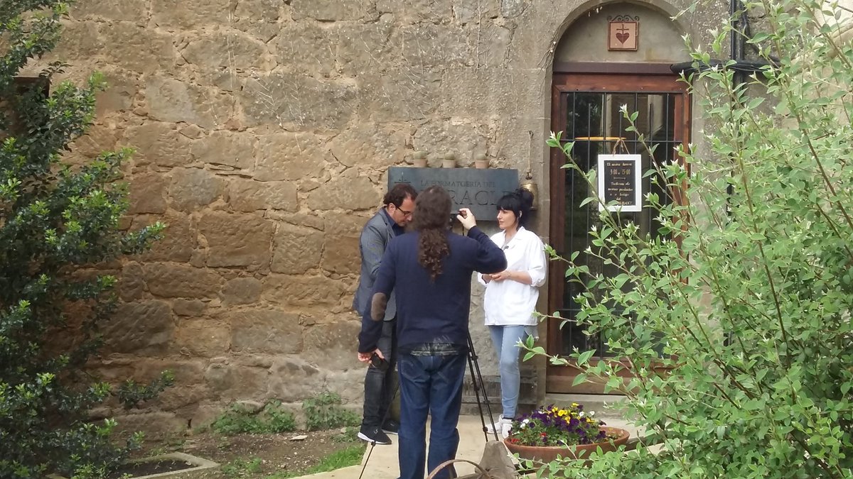 leadercatcent's tweet image. Avui amb el @Escamilla_David posem en valor els projectes #leader de la #Segarra i del #Solsonès,    coneixent el @localcoworking de Guissona, la @formatgemiracle del Miracle a Riner i el @zoopirineu a #Odèn  podreu seguir-ho @Club21_radio4 @desruralcat @CCSolsones