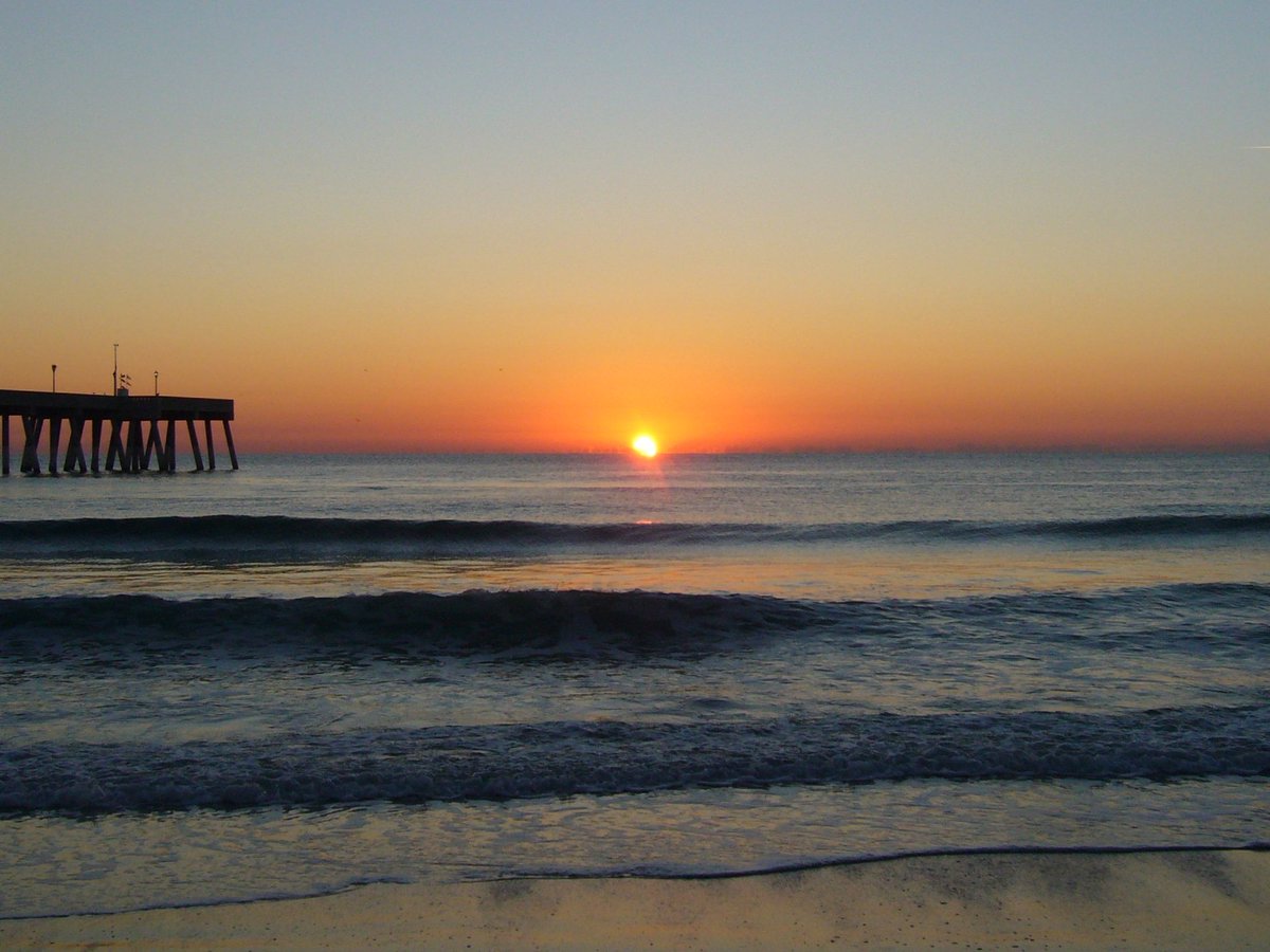 Nothing quite like a North Carolina sunrise. Beautiful Wrightsville Beach, NC
#sunrise #saltlife #livesalty #beachtime #beachlover #thebeach #lovewhereyoulive #beautifulsunrise #sunrisebythebeach @RealSaltLife @ThePhotoHour @StormHour @weatherwx @EarthandClouds @EarthandClouds2