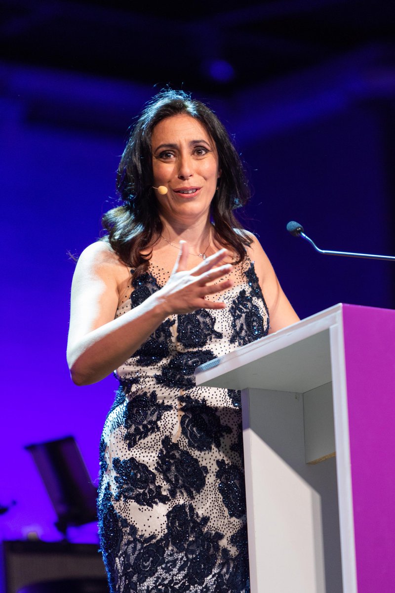 “L’#inclusione è un bene comune, come l’acqua o l’aria. Quando l’acqua è inquinata o l’aria irrespirabile, è allora che ti accorgi che non ne puoi fare a meno. Non è un’opzione e non può mai essere di parte perché ci riguarda tutte e tutti" <a href="/FraVecchioni/">Francesca Vecchioni</a> in apertura dei #DMA2019