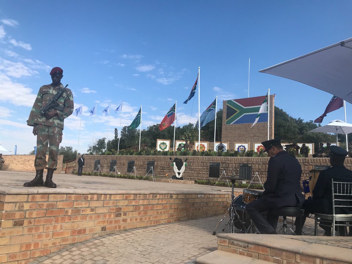 SA Nasionale Weermag bring hulde aan soldate wat tydens VN vredesmagoperasies dood is. <a href="/eNuus/">eNuus</a> vanaand om 19.00