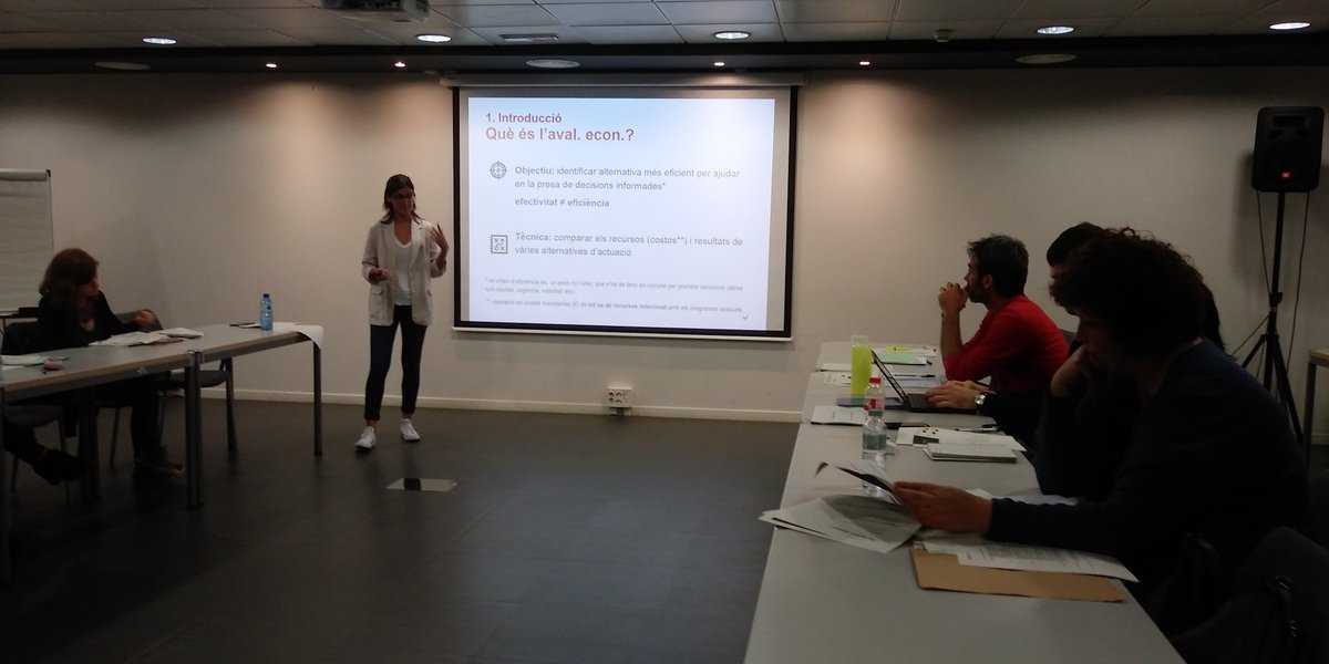 #IvàluaFormació
Les analistes d'<a href="/Ivalua_Cat/">Ivàlua - Institut Català d'Avaluació de Pol. Púb.</a> <a href="/annasegll/">Anna Segura Lladó</a> i <a href="/LauraKirchnerSa/">Laura KS</a> expliquen avui l'#avaluació d'impacte i econòmica respectivament per a treballadors d'<a href="/exteriorscat/">Unió Europea i Acció Exterior</a> <a href="/gencat/">Generalitat de Catalunya</a>