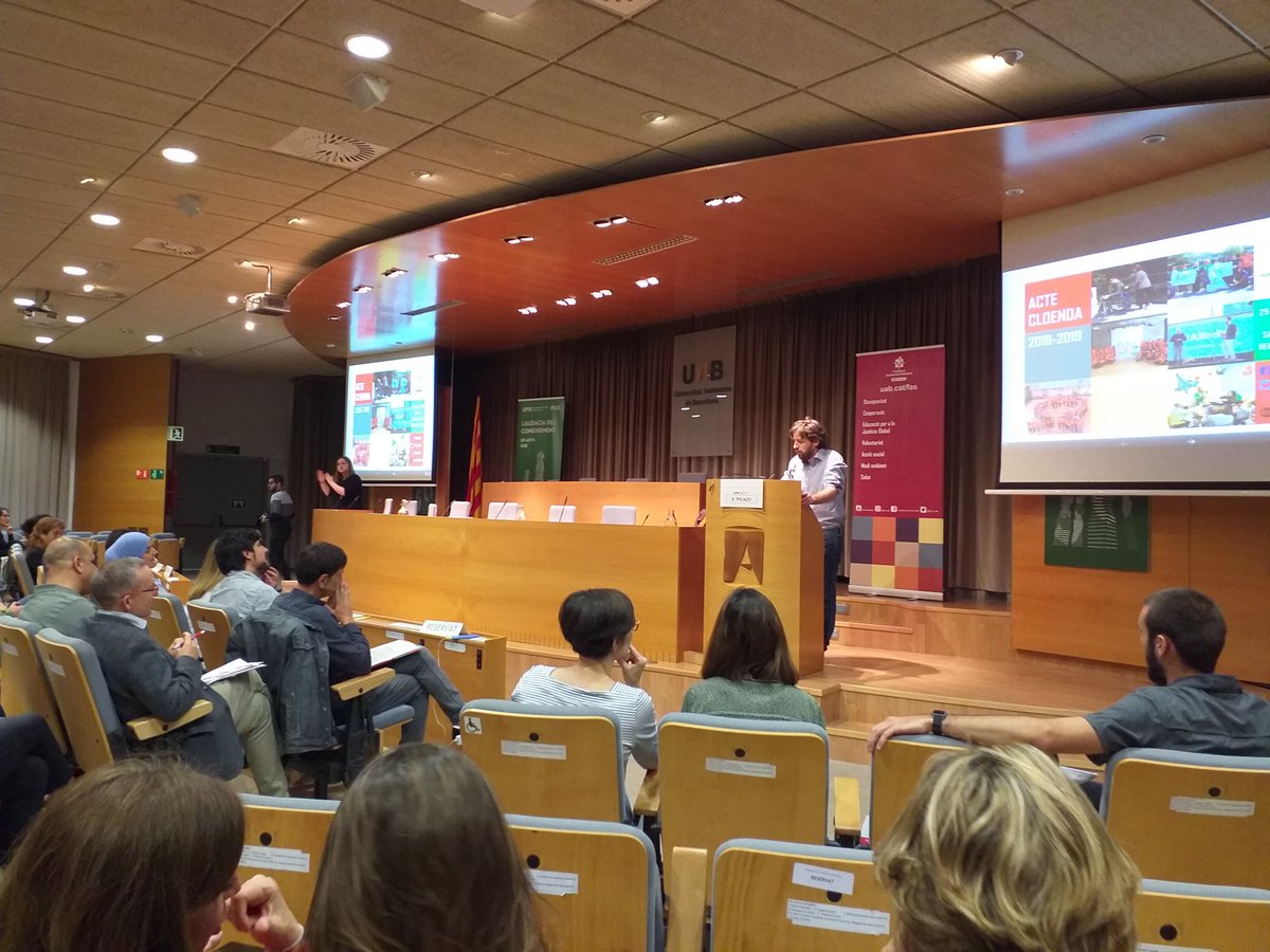 FAS_UAB's tweet photo. Donem inici a l'acte de cloenda de la @FAS_UAB. Presenta i modera @sergipicazo, periodista i alumni de la @UABBarcelona.
⬇️Repassem les activitats i dades més rellevants de l'acció social d'aquest curs. https://t.co/uWf2lwDWBz
