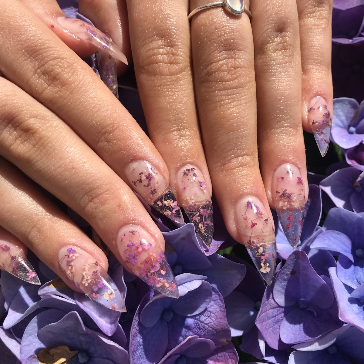 caitlin_rea's tweet photo. Flower season 🌸 support my small beauty business - Instagram | cbeautybar_       Feel free to share around &amp; help a girl out 💓 https://t.co/OYIX2lnId8