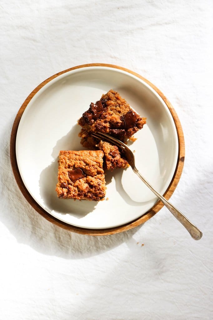 Want to try something new? Check out this Decadent Vegan Peanut Butter Chocolate Blondies recipe. It's Dairy Free,Vegan! zpr.io/gSjAf #thrive with #thrivo