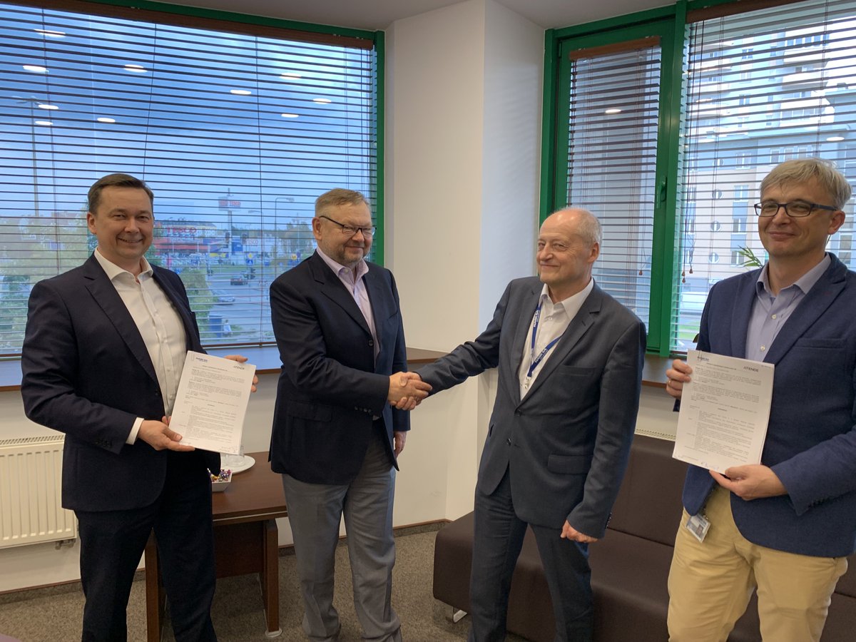 NASKSAPL's tweet photo. 27 maja #NASKSA podpisał umowę z #AtendeSA dotyczącą nawiązania współpracy w ramach oferowanego klientom rozwiązania opartego na technologii #blockchain. Serwery NASK SA będą pełniły rolę Centralnego Węzła Zaufanego w prywatnych sieciach blockchain budowanych razem z Atende. https://t.co/1GLqutarUA