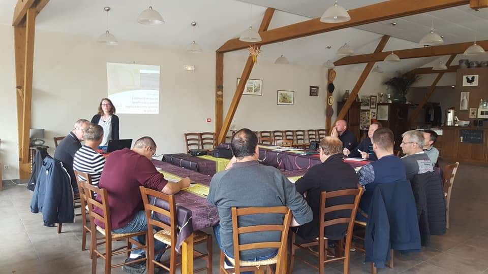 agilemc2's tweet photo. Le groupe @agilemc2 du Nord Haute-Marne en cours de formation sur les couverts végétaux avec @Arvalisofficiel institut du végétal... 🌿 https://t.co/iq3yuiqlH4